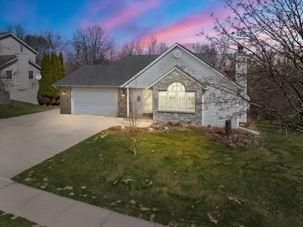 1407 Villa Park Ct, West Bend, WI 53090