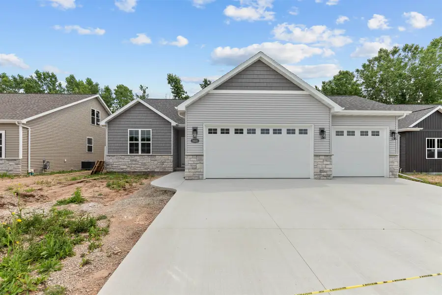 3601 E GLADIOLUS PLACE, Appleton, WI 54913 - #2