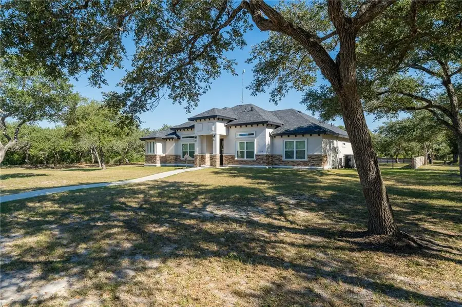 1214 W Rhodes Avenue, Aransas Pass, TX 78336 - Image #2