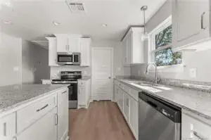 211 N Gladys St, Leesville, LA 71446 - #2