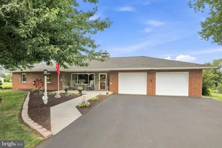 215 Wynwood Dr, Willow Street, PA 17584 - #1