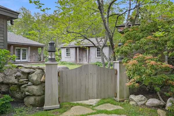 300 North Rd/18 Belhaven Way, Chilmark, MA 02535