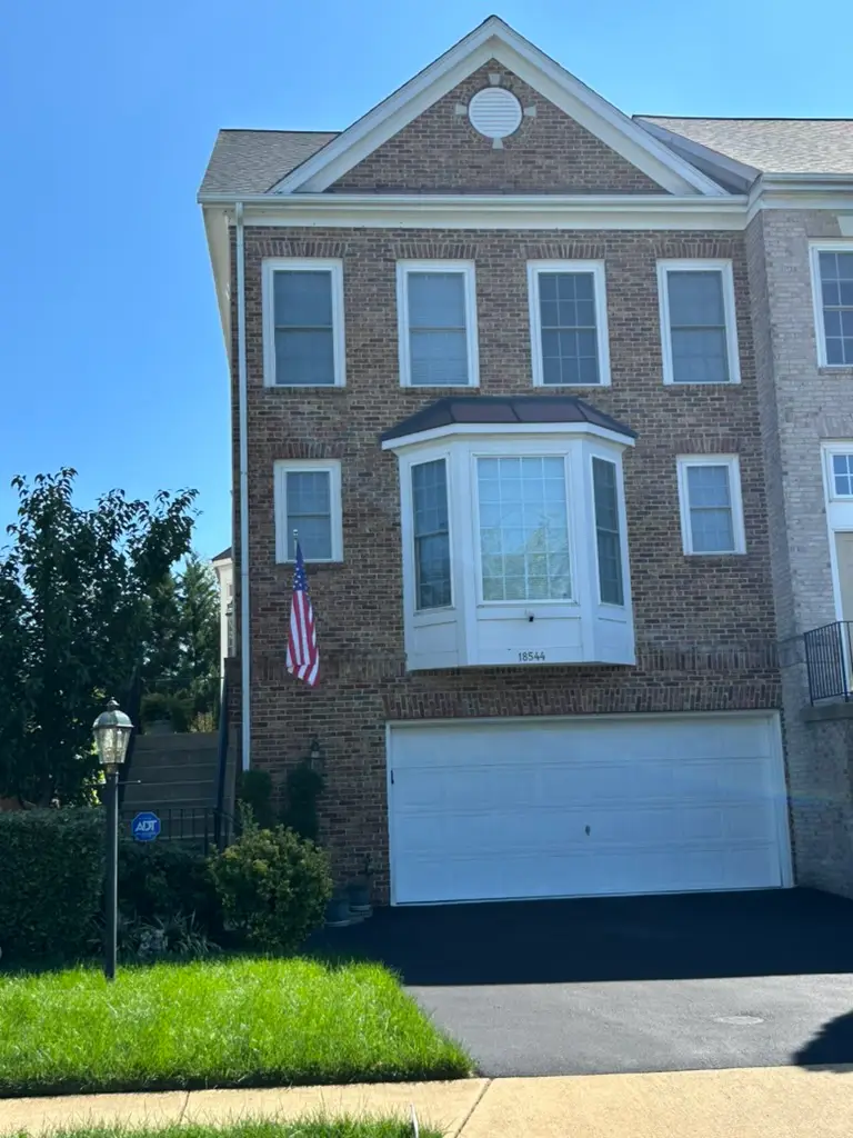18544 Pineview Sq, Leesburg, VA 20176 - Image #3