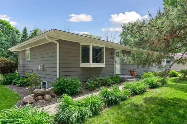 15725 2nd Avenue N, Plymouth, MN 55447