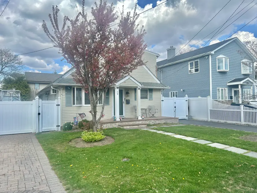 19 Tameling Avenue, Babylon, NY 11702 - #2