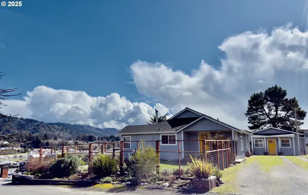 236 Fountain Ct, Brookings, OR 97415