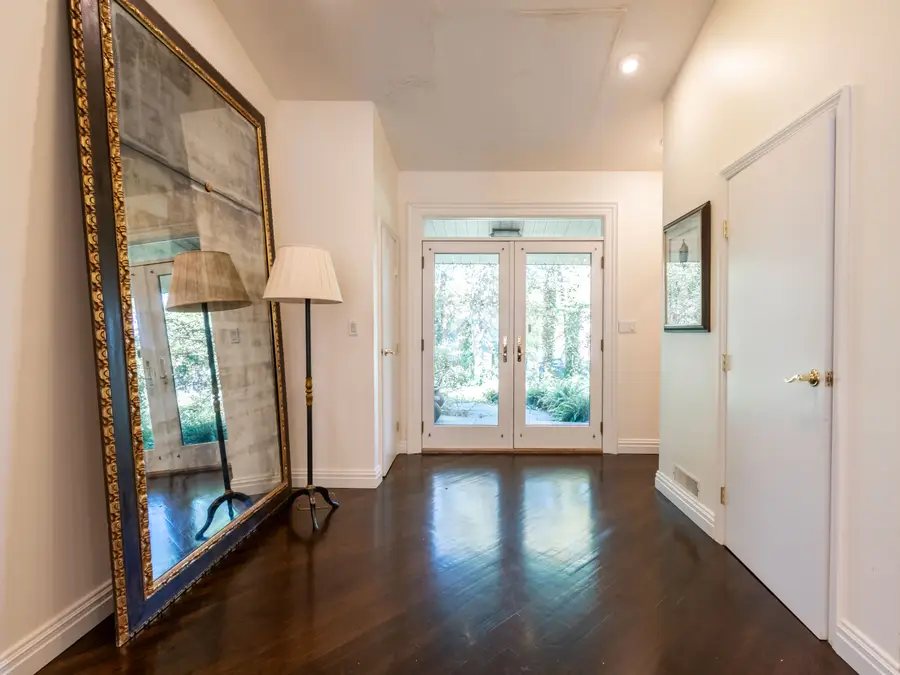 16 Ridge Drive E #A, Great Neck, NY 11021 - #2