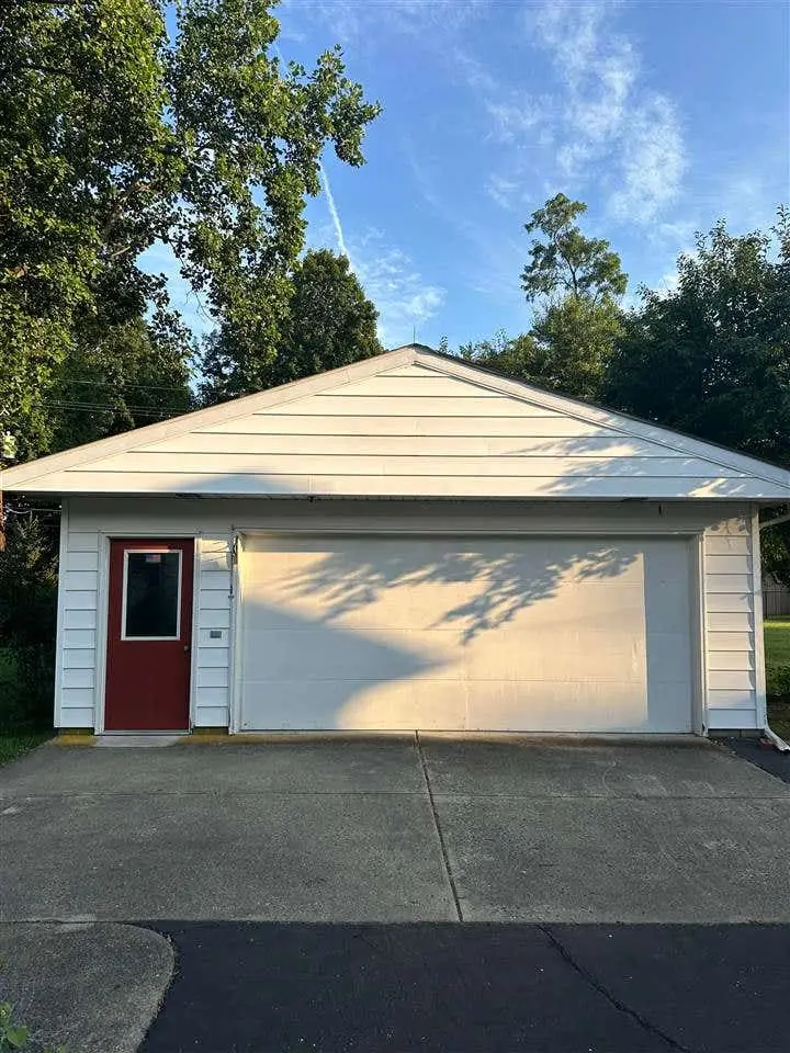 915 Ranch Road, Connersville, IN 47331 - #2