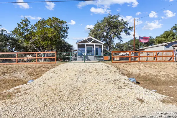 164 Pr 1523, Bandera, TX 78003