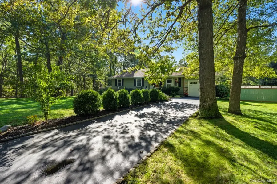173 W End Avenue, Shirley, NY 11967 - Image #2