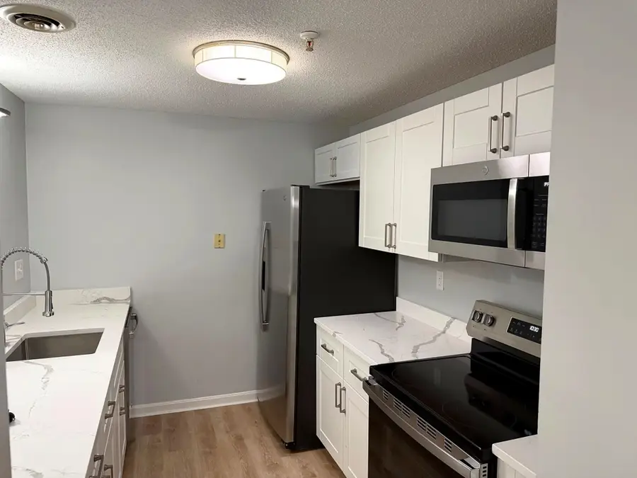 2 Mayfair Lane #101, Nashua, NH 03063 - #3