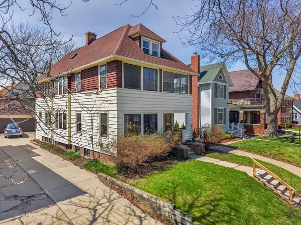 3313 N Summit Ave, Milwaukee, WI 53211