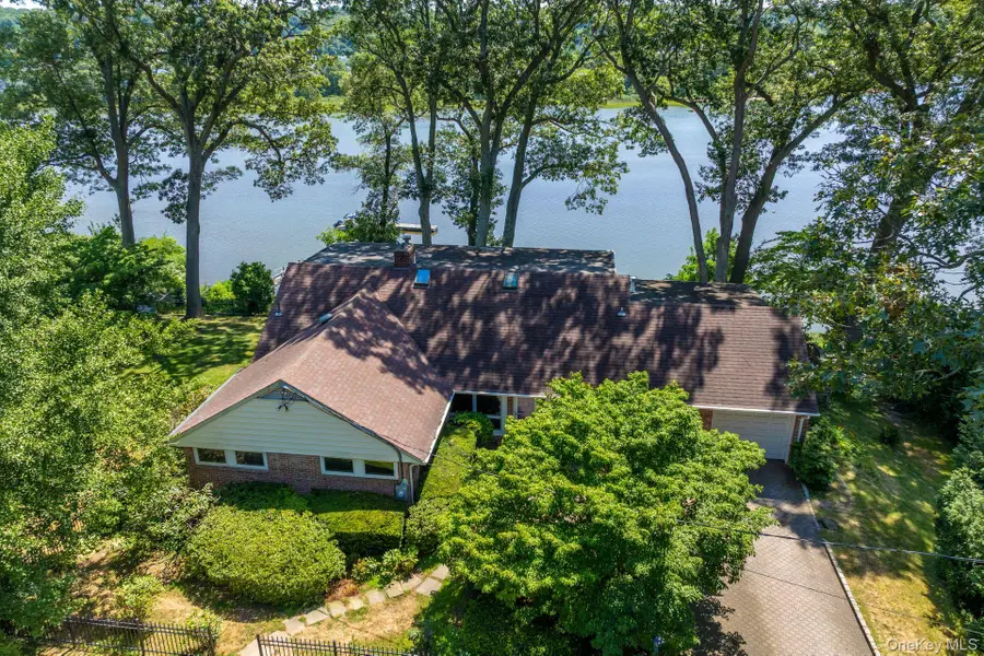 22 Mallard Cove, Centerport, NY 11721 - Image #2