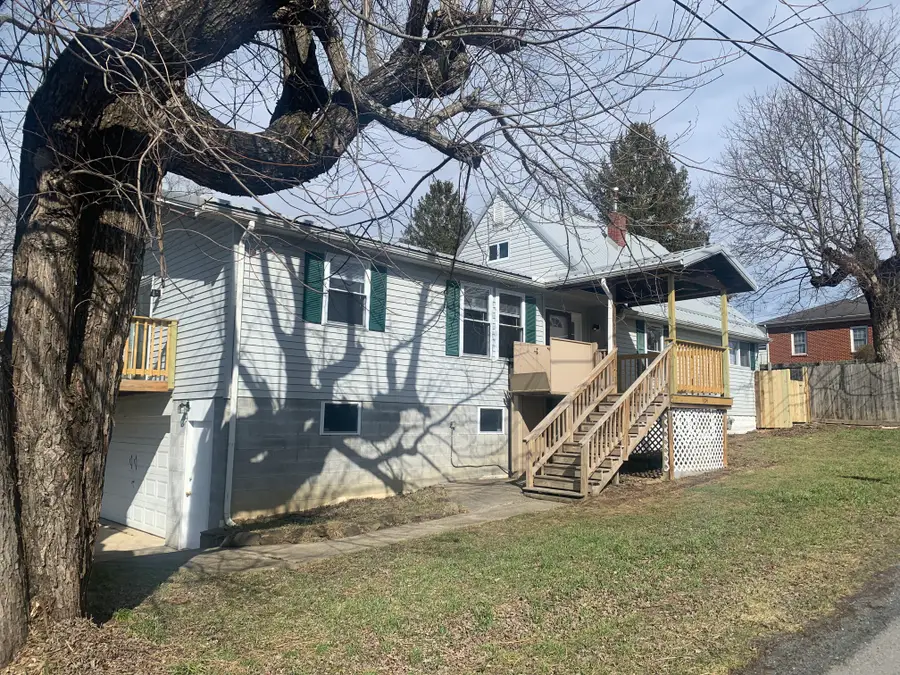 104 Sanger Street, Oak Hill, WV 25901 - #2