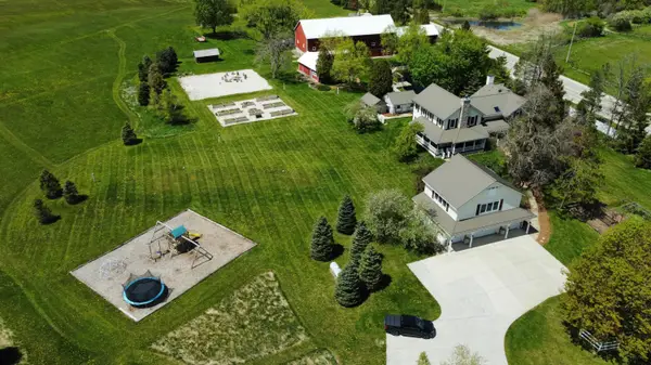 2237 Washington Ave, Cedarburg, WI 53012