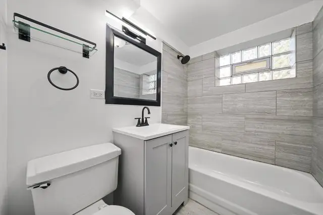 12500 S Lowe Avenue, Chicago, IL 60628 - Image #3