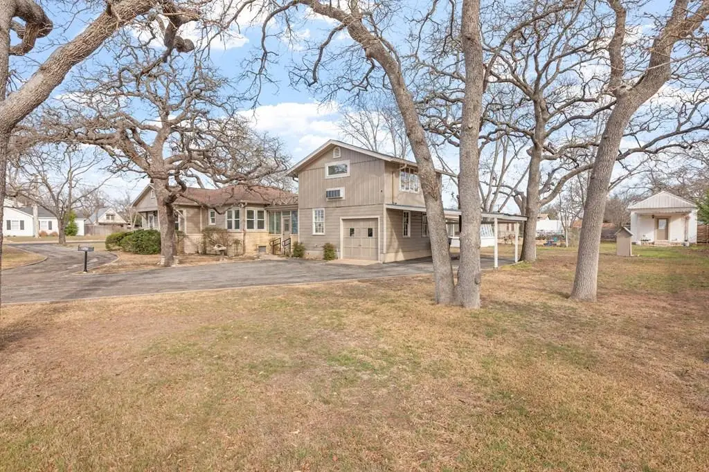 707 N Milam St, Fredericksburg, TX 78624 - #1