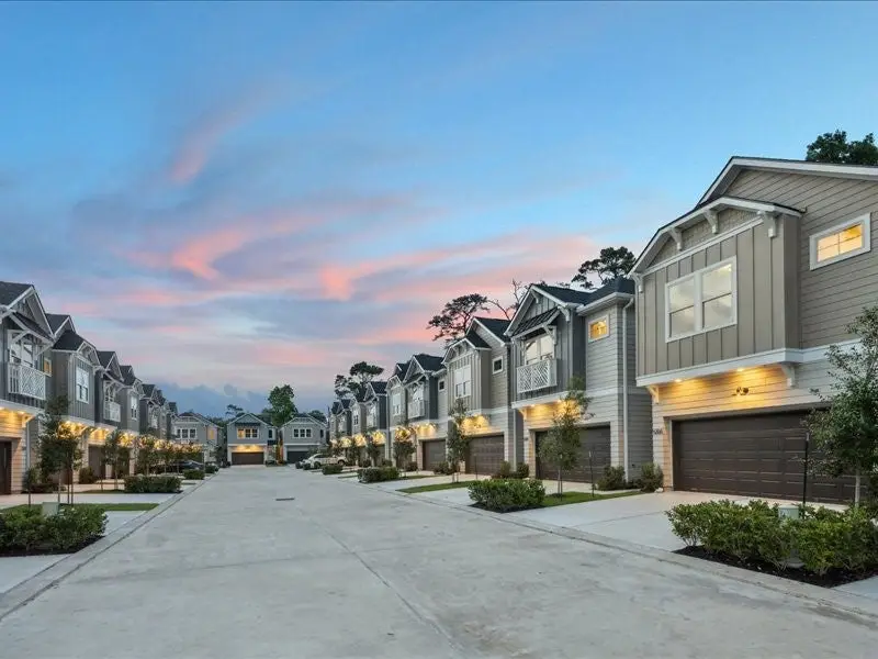 5217 Amber Sunrise Drive, Houston, TX 77018 - Image #1