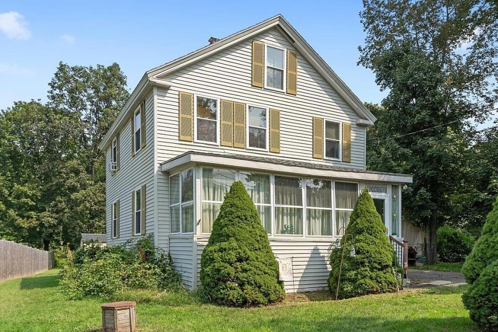 9 Westville Road, Plaistow, NH 03865 BHGRE