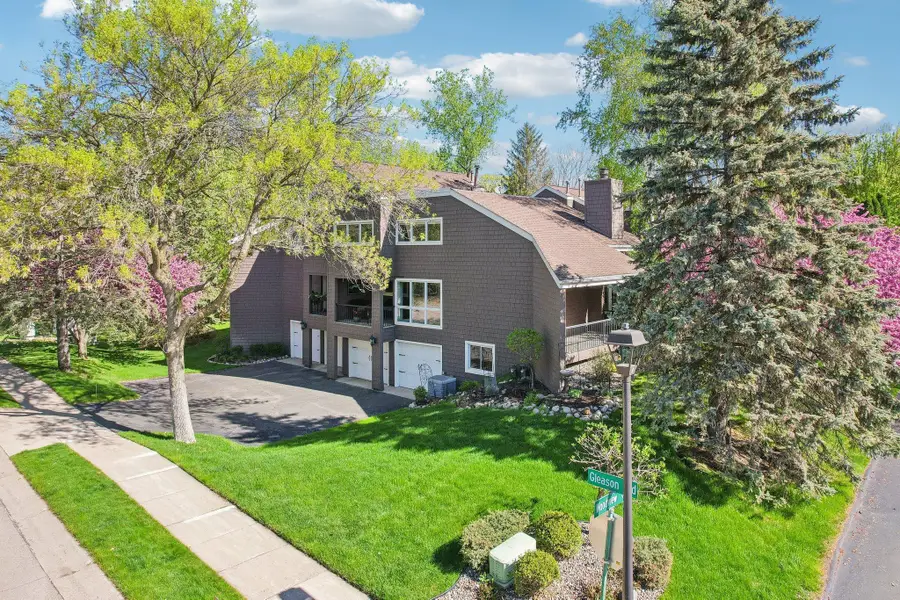 7676 Woodview Court, Edina, MN 55439 - Image #3