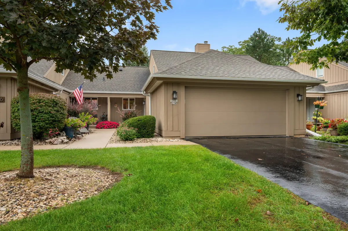 10104 N Gettysburg Ct, Mequon, WI 53092 - #1