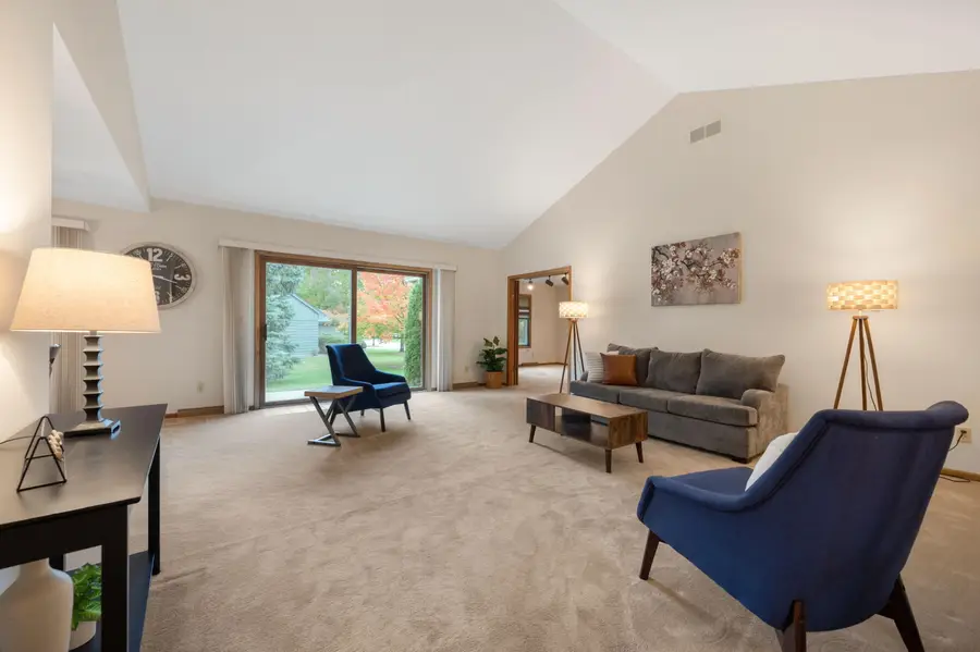 10104 N Gettysburg Ct, Mequon, WI 53092 - #3