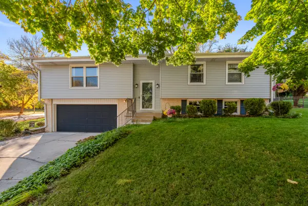 2212 Gatekeeper Ct, Waukesha, WI 53188