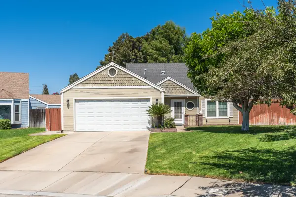 940 Torrey Pine, Colton, CA 92324