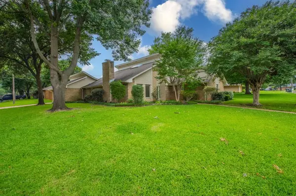 1000 Briarcliff Drive, Arlington, TX 76012