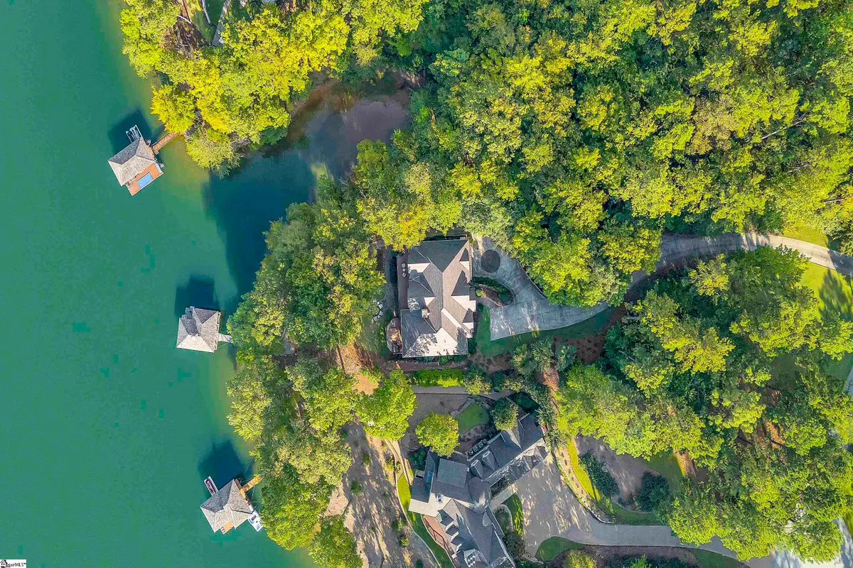 422 Pileated Woodpecker, Sunset, SC 29685 - Image #1