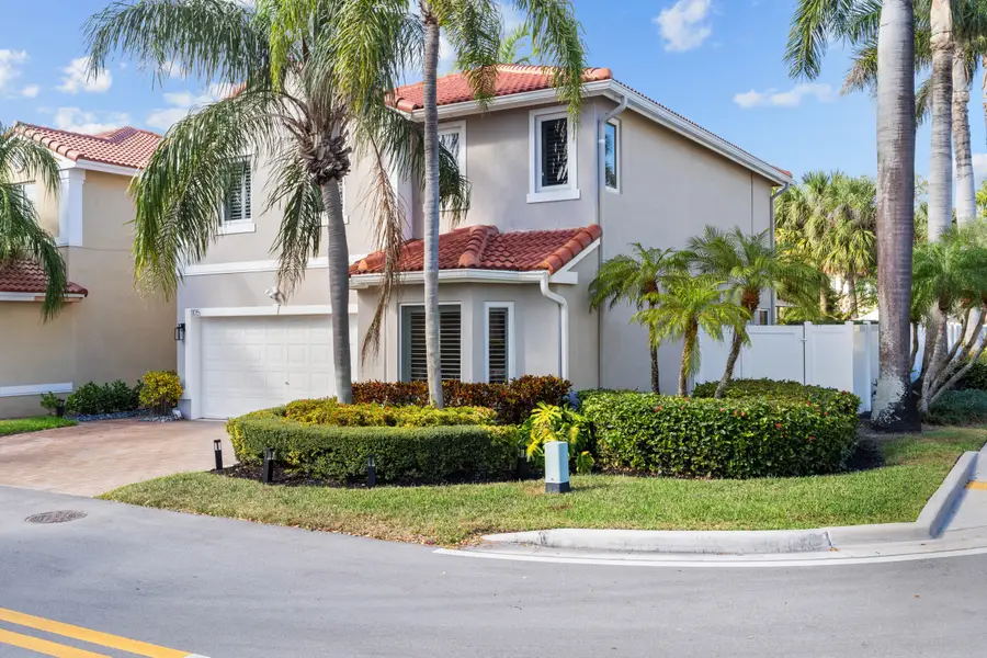 1105 Pin Oak St, Hollywood, FL 33019 - Image #2