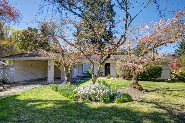 3015 Hunts Point Circle, Hunts Point, WA 98004