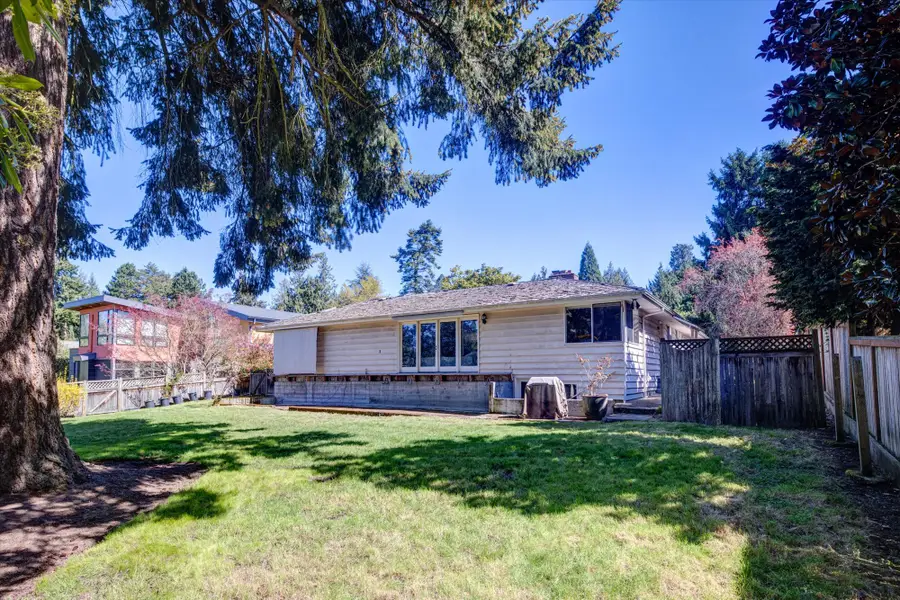 3015 Hunts Point Circle, Hunts Point, WA 98004 - #2