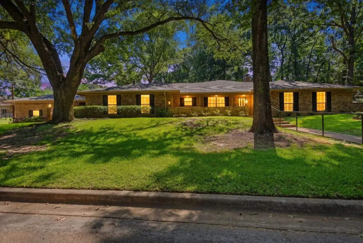 555 Lakeshore Dr., Palestine, TX 75801 - #1