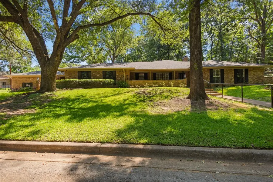 555 Lakeshore Dr., Palestine, TX 75801 - #2