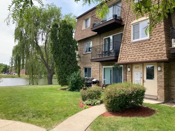 9481 Bay Colony Drive #2S, Des Plaines, IL 60016