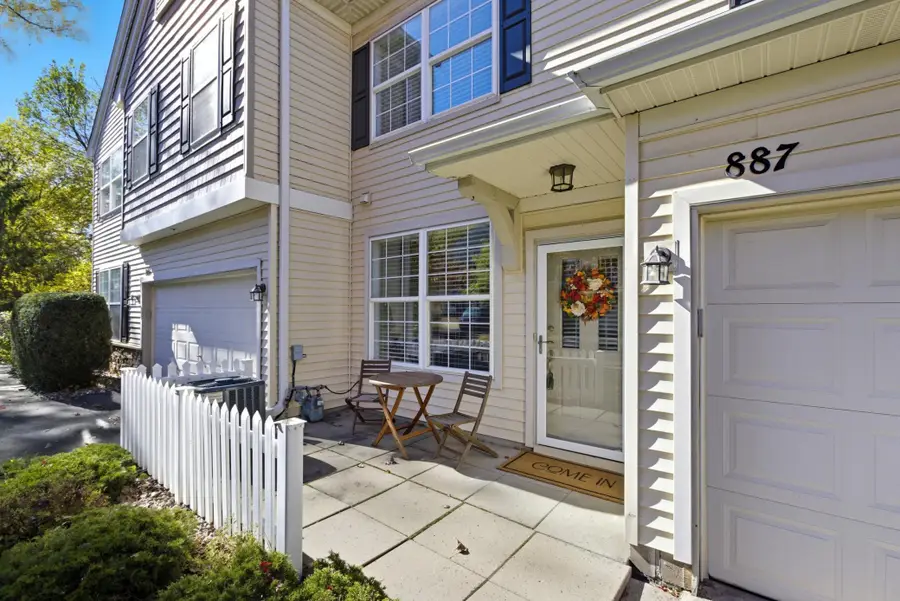 887 Braunworth Court, Chaska, MN 55318 - Image #2