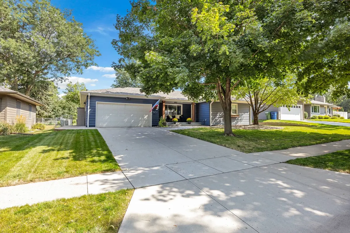 2412 S 5th Ave, Sioux Falls, SD 57105 - #1