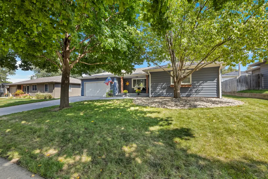 2412 S 5th Ave, Sioux Falls, SD 57105 - #2