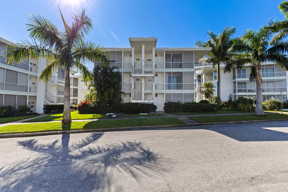 1036 North Shore Drive Ne #1, Saint Petersburg, FL 33701 - Image #1