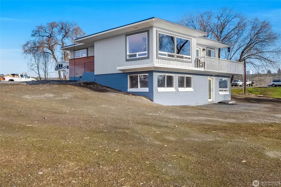 8061 NE Valley Road, Moses Lake, WA 98837 - #3