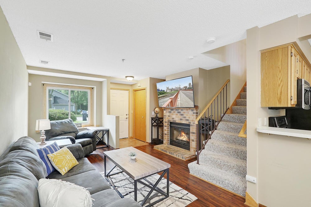 17958 Evener Way, Eden Prairie, MN 55346 BHGRE