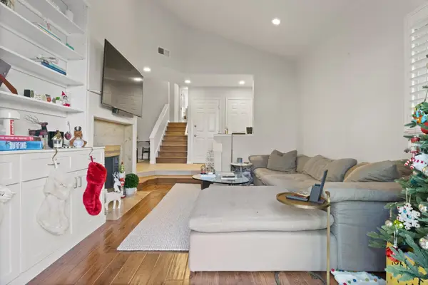 19 Laguna Court, Manhattan Beach, CA 90266