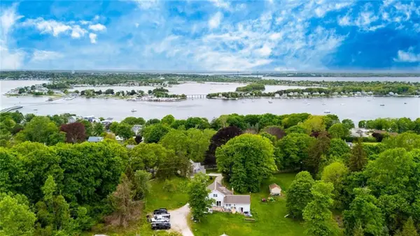 174 Highland Rd, Tiverton, RI 02878