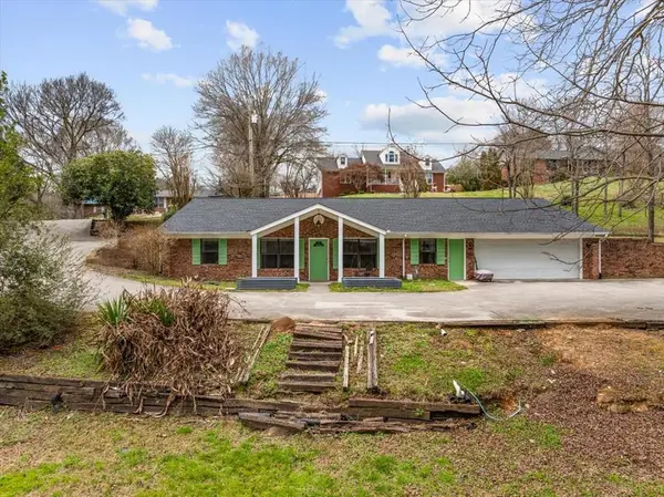 2502 E Hillview Drive, Dalton, GA 30721