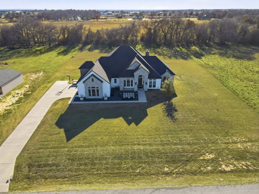 133 Heritage Springs Drive, Weatherford, TX 76087 - Image #2