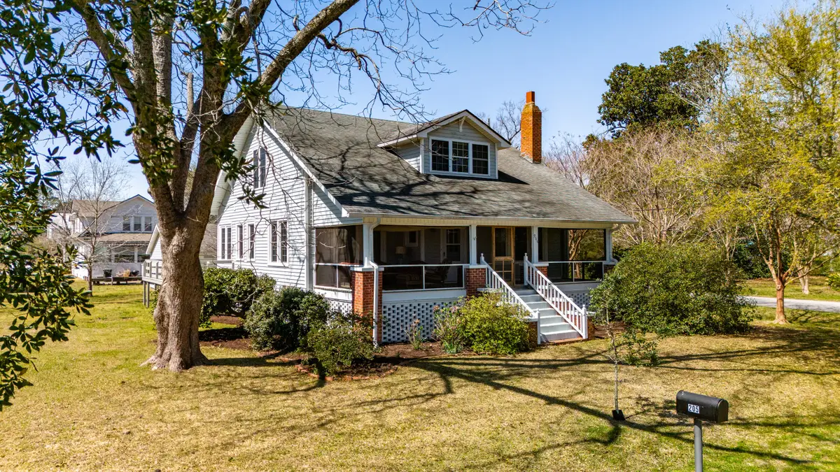 205 High Street, Oriental, NC 28571 - #1