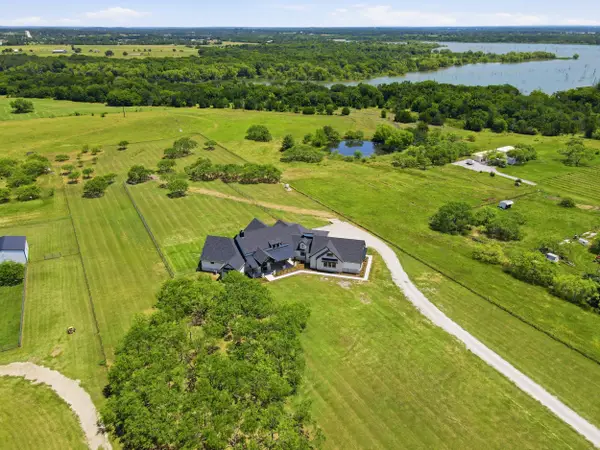 519 Reason Jones Road, Valley View, TX 76272