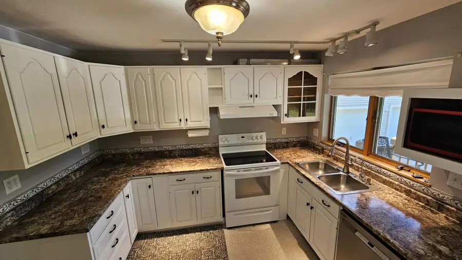 28 Park Avenue E, Brewer, ME 04412 - #3