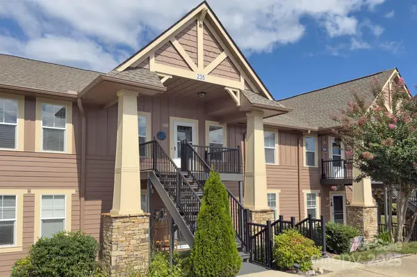 1104 Deermouse Way, Hendersonville, NC 28792